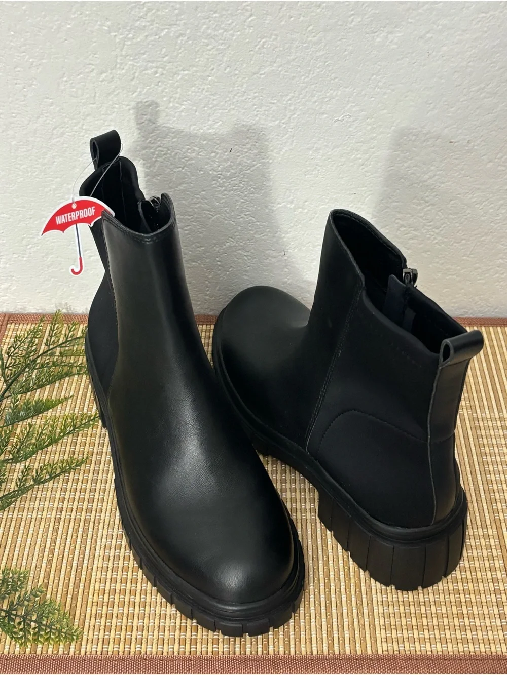 BLONDO Woman Waterproof PRESTLY Bootie Size: 8M